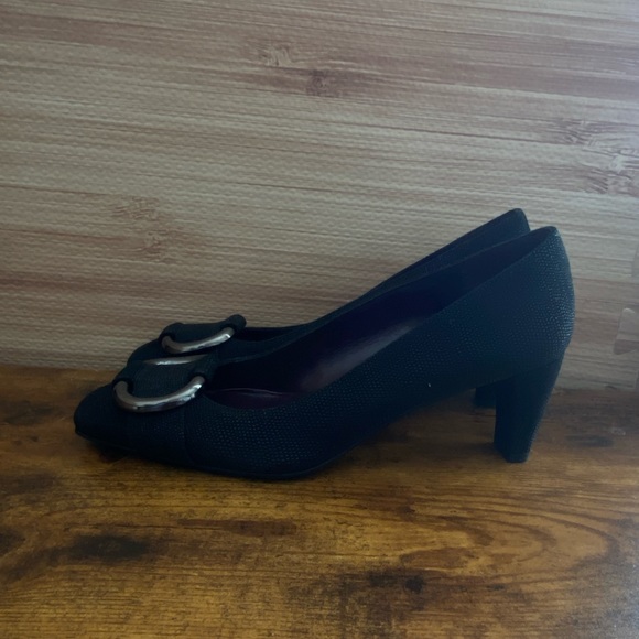 Stuart Weitzman Black Embossed Pum size 8 - Picture 9 of 10